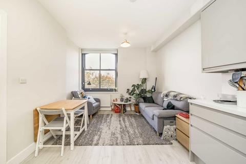 3 bedroom flat for sale, Tollington Park, London N4