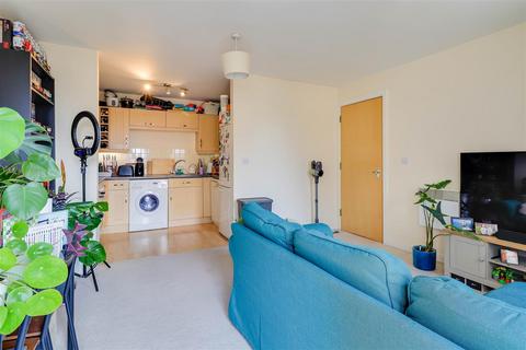 2 bedroom flat for sale, Rustat Avenue, Cambridge CB1