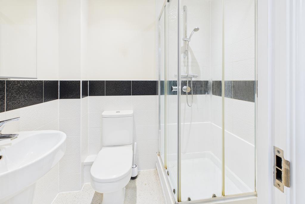 Ewe Move - Spalding - Tweed Close - En-Suite