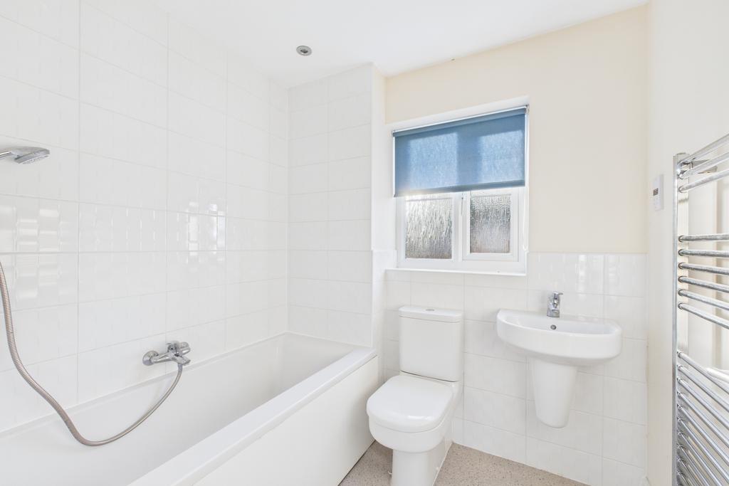 Ewe Move - Spalding - Tweed Close - Bathroom
