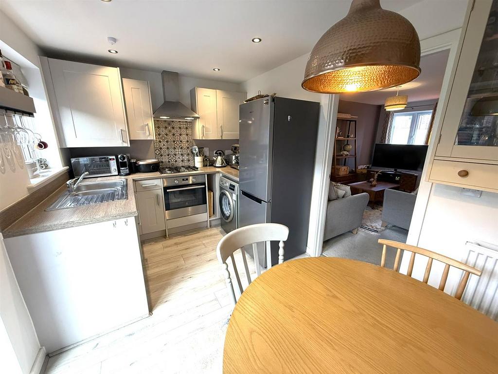 Fitted Kitchen / Breakfast