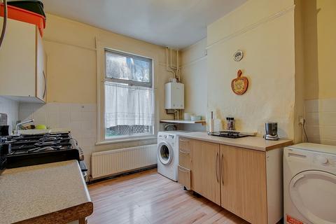 4 bedroom terraced house for sale, Sandringham Road, London, NW2
