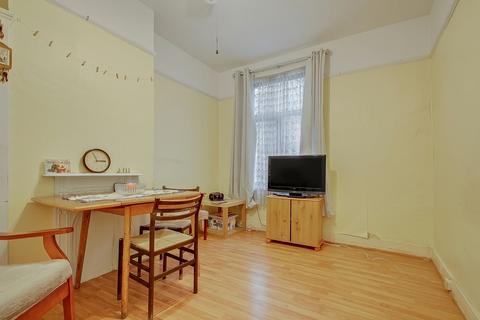 4 bedroom terraced house for sale, Sandringham Road, London, NW2