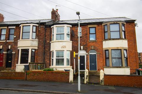 1-Bed Apartment to Let on Brackenbury Road, Preston