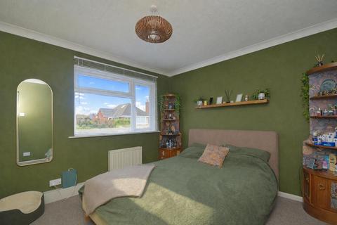 3 bedroom detached bungalow for sale, POPULAR LOCATION * LAKE