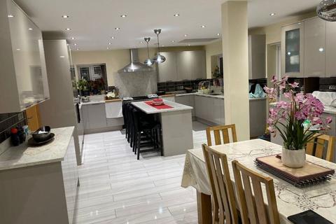 undefined, Room 2, Luton LU4