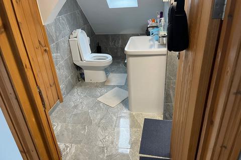 undefined, Room 2, Luton LU4