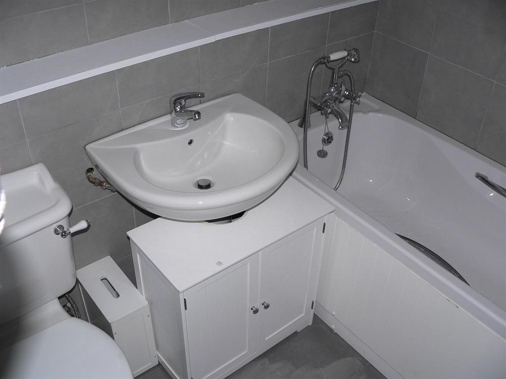 Bathroom bfw.JPG
