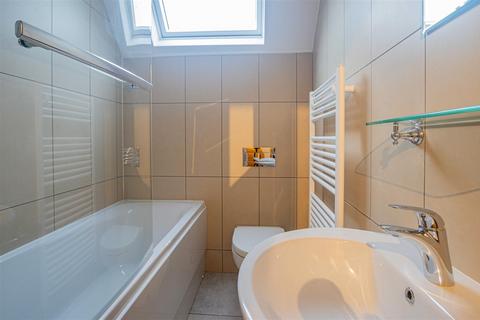 2 bedroom flat to rent, Richmond Road, Cardiff CF24