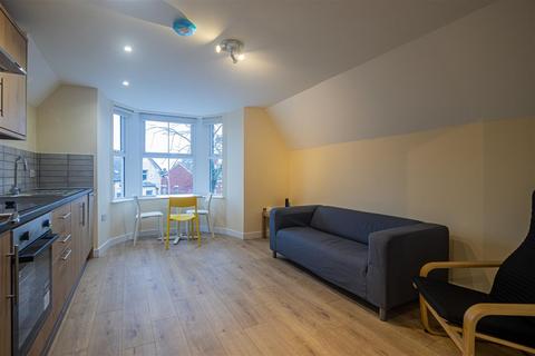 2 bedroom flat to rent, Richmond Road, Cardiff CF24