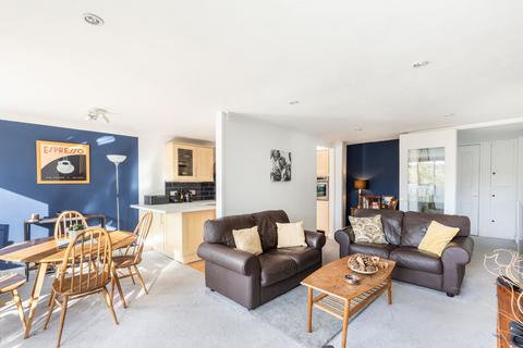 2 bedroom flat for sale, Bancroft Court, Reigate, RH2
