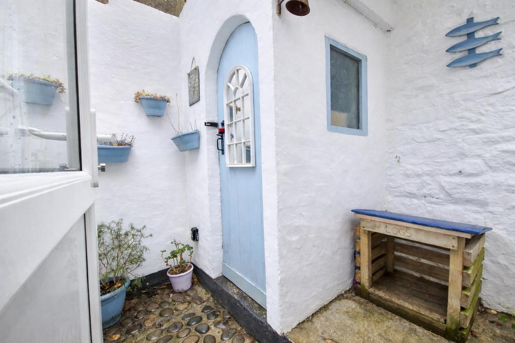 Rear courtyard.png