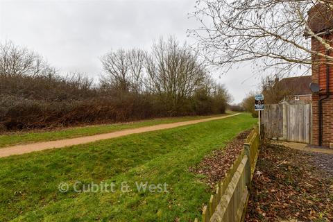undefined, Morris Drive, Billingshurst RH14