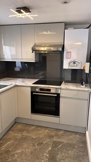 Studio to rent, Maple Grove, London, NW9