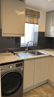 Studio to rent, Maple Grove, London, NW9