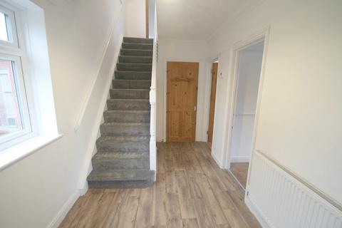 3 bedroom semi-detached house to rent, Queens View, Netley Abbey SO31