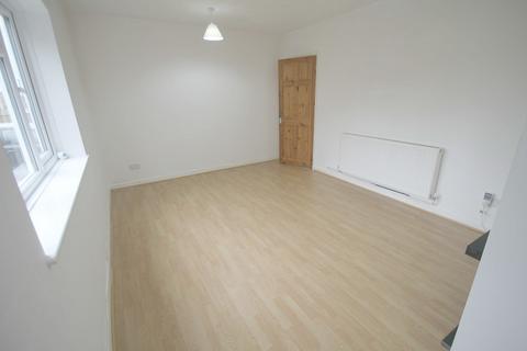 3 bedroom semi-detached house to rent, Queens View, Netley Abbey SO31