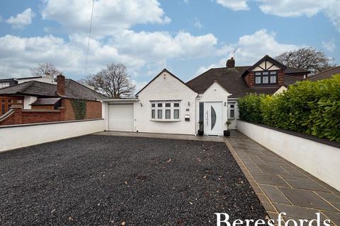 3 bedroom semi-detached house for sale, The Grove, Upminster, RM14