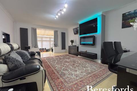 3 bedroom semi-detached house for sale, The Grove, Upminster, RM14