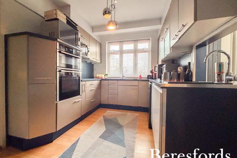 3 bedroom semi-detached house for sale, The Grove, Upminster, RM14