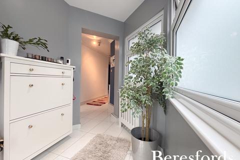 3 bedroom semi-detached house for sale, The Grove, Upminster, RM14