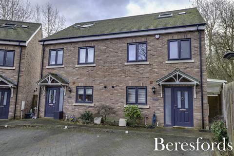 4 bedroom semi-detached house for sale, Knights Way, Brentwood, CM13
