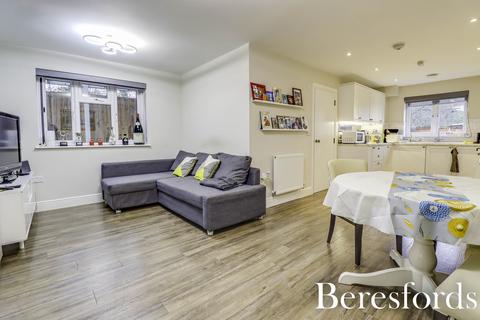 4 bedroom semi-detached house for sale, Knights Way, Brentwood, CM13