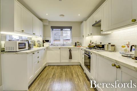 4 bedroom semi-detached house for sale, Knights Way, Brentwood, CM13