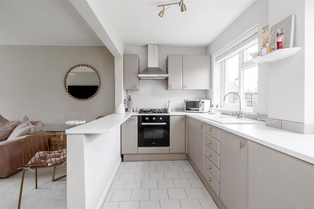 5 Stoneythorpe Close 4.jpg