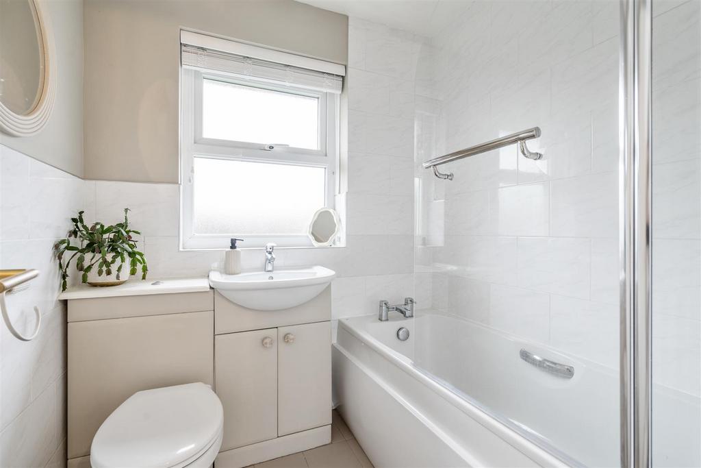 5 Stoneythorpe Close 7.jpg