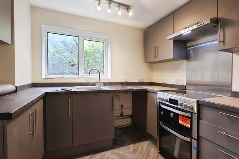 2 bedroom flat to rent, Victoria Close, Stratford-upon-Avon, CV37