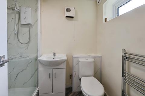 2 bedroom flat to rent, Victoria Close, Stratford-upon-Avon, CV37