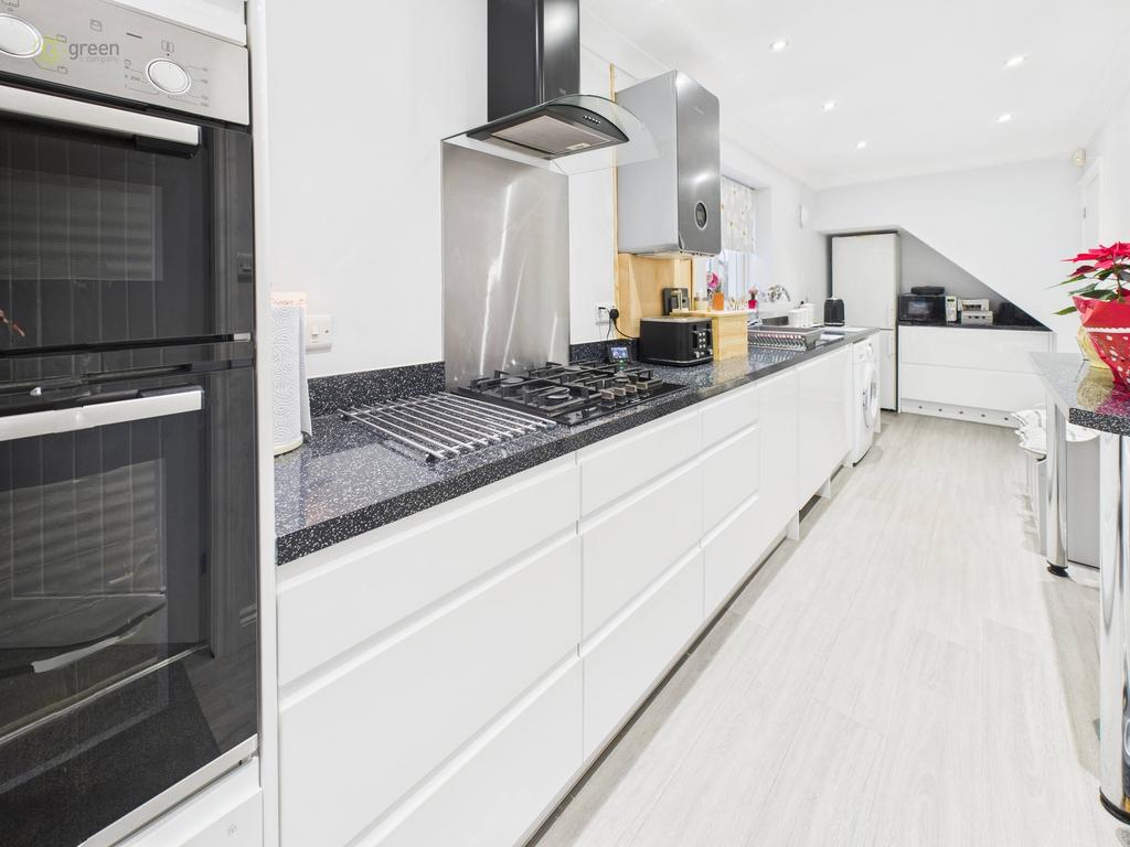 Cam04425g0pr0315still016