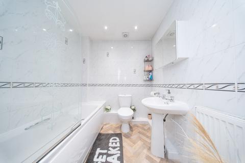 undefined, Heatherbell Court, Shotts ML7