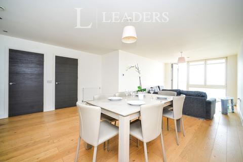 3 bedroom flat to rent, The Broadwalk, Brighton, BN2