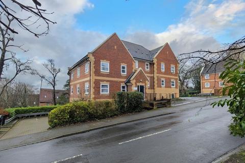 2 bedroom apartment to rent, Beacon Hill, Woking GU21