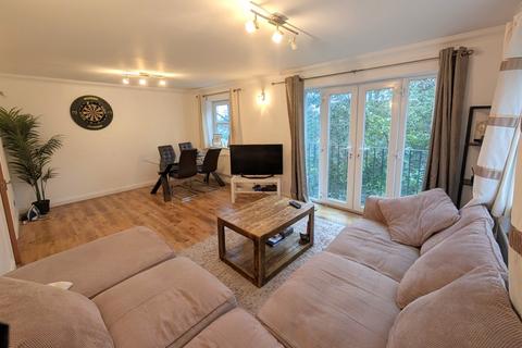 2 bedroom apartment to rent, Beacon Hill, Woking GU21