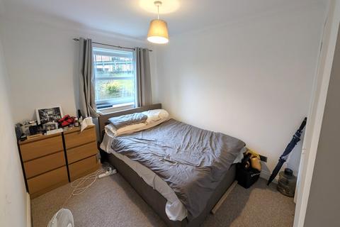 2 bedroom apartment to rent, Beacon Hill, Woking GU21