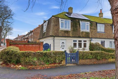 North Hill Green, Romford, RM3