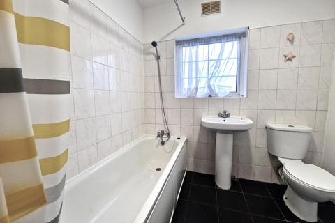2 bedroom flat to rent, State Mansions, High Street, Barkingside IG6 2EZ