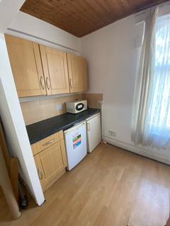 Studio to rent, Collingdon Street, Luton, Bedfordshire, LU1