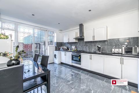 2 bedroom terraced house to rent, Aston Street, Tower Hamlets, London, E14