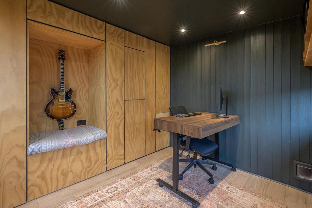 Garden Office 1