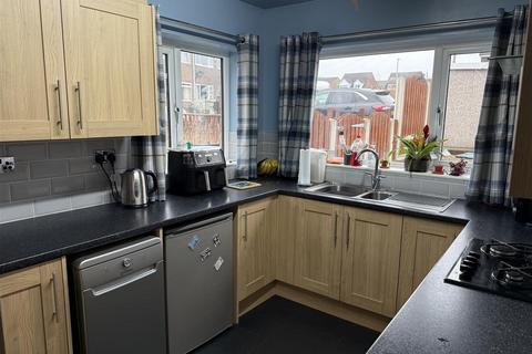4 bedroom semi-detached house for sale, Manor Park, Mirfield WF14