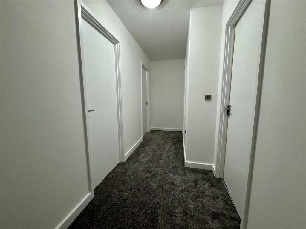 Hallway Pic 4.jpeg