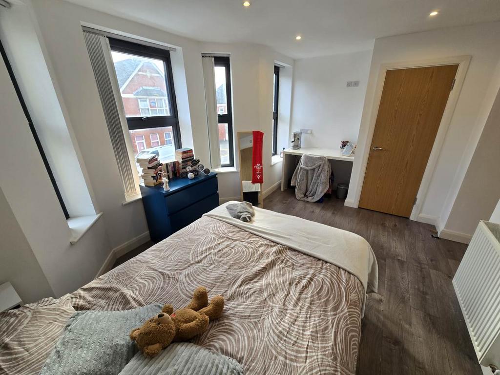 Bedroom 5 (2)