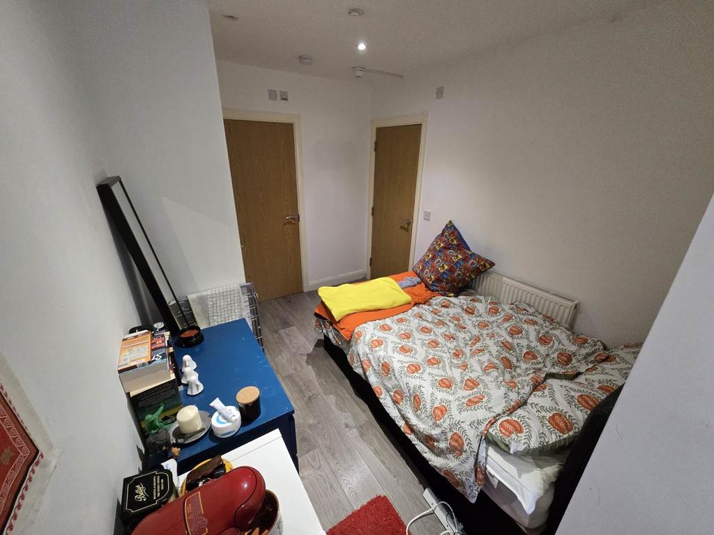 Bedroom 2 (2)