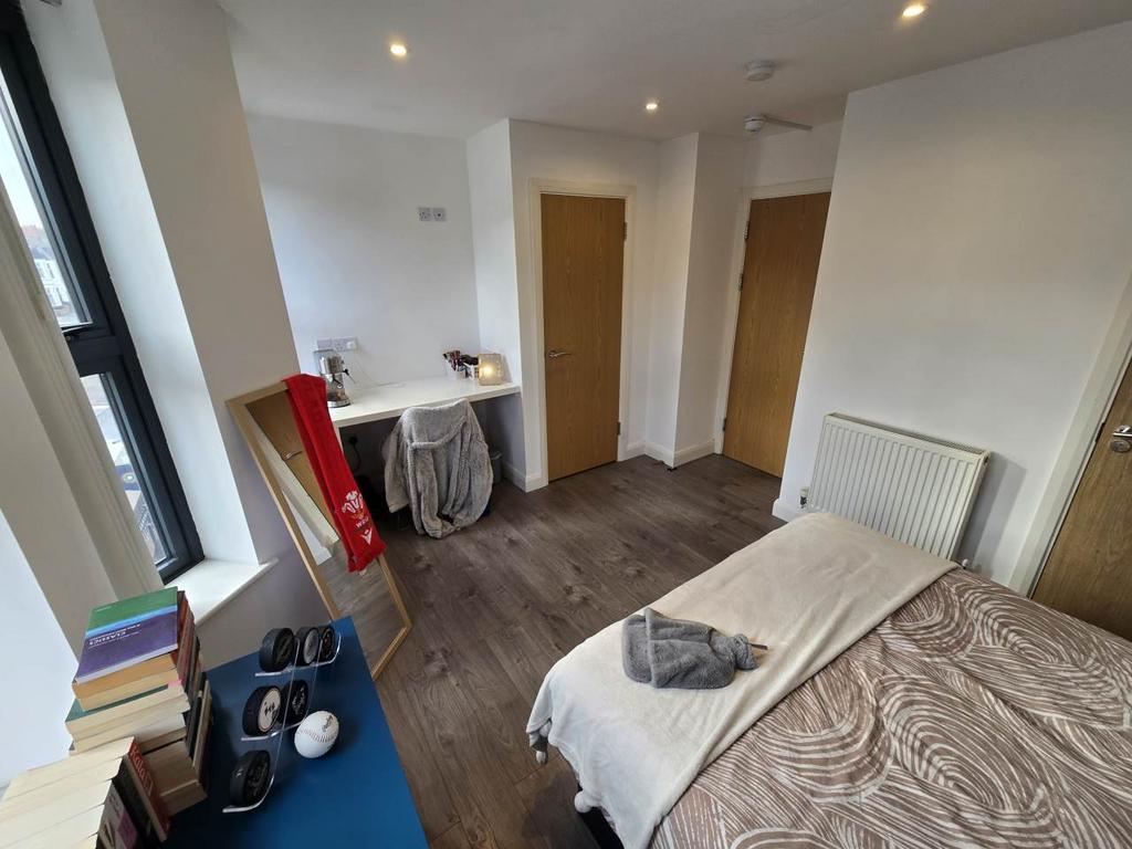 Bedroom 5 (3)