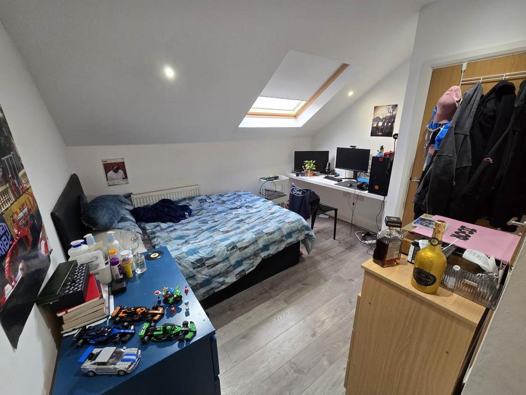 Bedroom 6 (1)