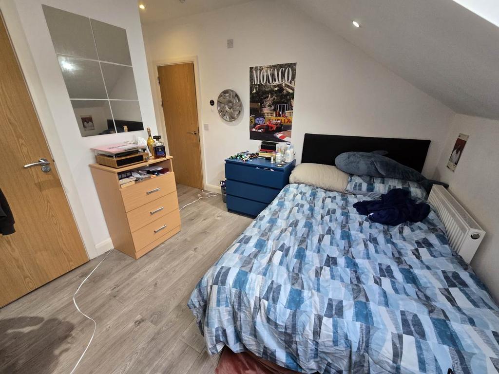 Bedroom 6 (2)